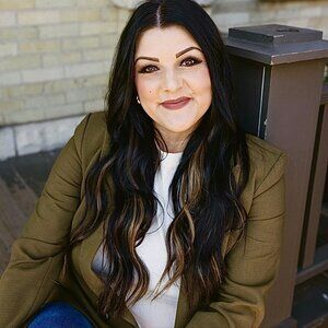 Meet your Posher, Jennifer